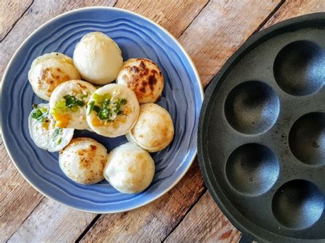  Khanom Krok: Une symphonie croustillante et moelleuse de noix de coco grillées!