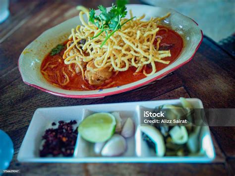  Khao Soi : Une Symphonie de Saveurs Apicées et Crémeuses à Doi Inthanon !