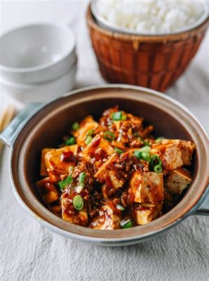  Le Tofu Niang : Delicieux Plat à Base de Tofu Cuit à la Perfection et Baigné d’une Sauce Piquante Douce-Amère ?