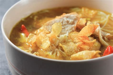    Soto Ayam : Un bouillon parfumé aux épices qui réveille les papilles ! 