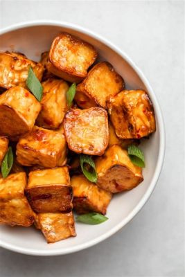  Le Tofu Rôti à l'Huile de Chili : Une Délicieuse Fusion de Textures Croquantes et d'Épices Envoûtantes ?